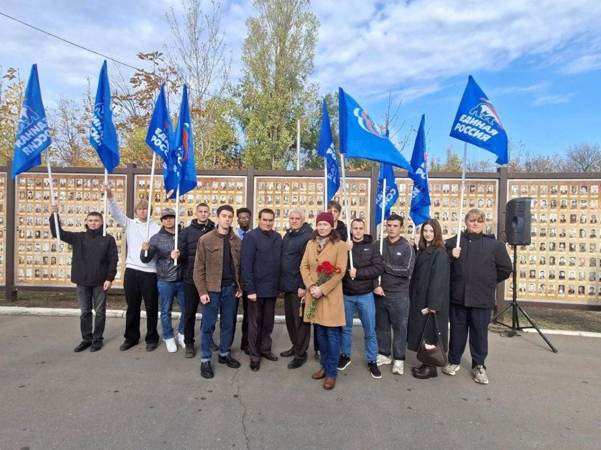 Студенты почтили память героев на мемориале