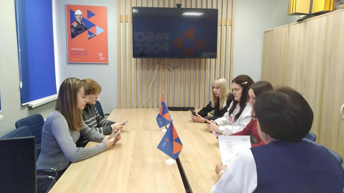 Студенты техникума познакомились с возможностями портала «Работа России». Фото 1