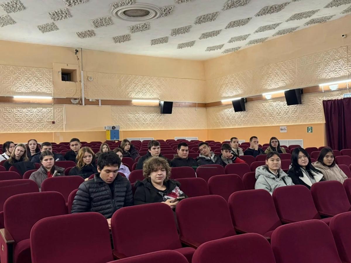Студенты техникума посмотрели фильм «Рождение империи» в кинотеатре им. К. Маркса Фото 1 Студенты техникума посмотрели фильм «Рождение империи» в кинотеатре им. К. Маркса Фото 1