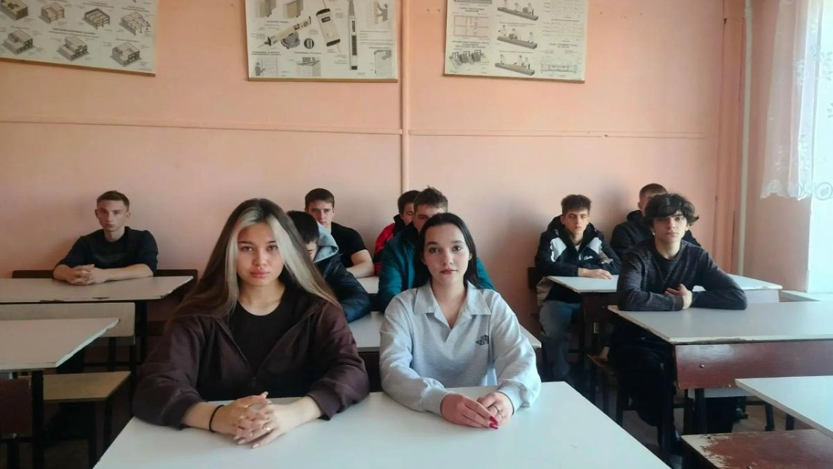 В техникуме прошли классные часы ко Дню памяти жертв политических репрессий Фото 3