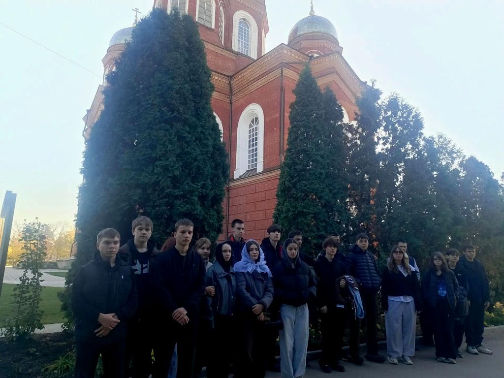 Экскурсия в Свято-Воскресенский кафедральный собор города Пугачёва