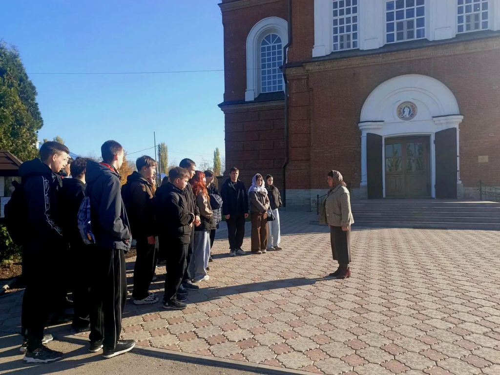 Экскурсия в Свято-Воскресенский кафедральный собор города Пугачёва Фото 5 Экскурсия в Свято-Воскресенский кафедральный собор города Пугачёва Фото 5