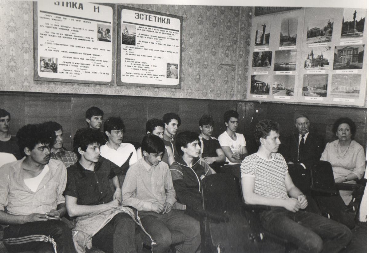 День кафедры Технологии металлов  в общежитии 1985 г СИМСХ