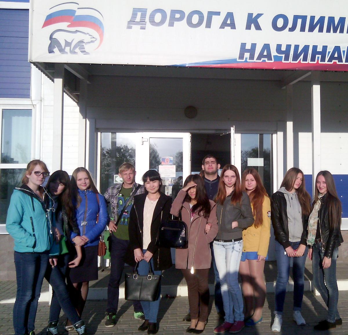Студенты ФПТиТ поддержали гандболистов команды «СГАУ-Саратов» Фото 1