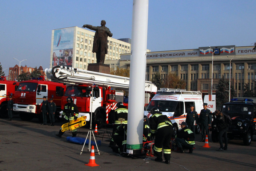 Студенты ФПиЛХ приняли участие в торжественном мероприятии на Театральной площади Фото 5